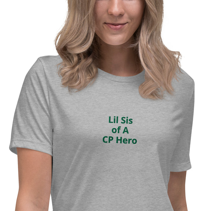 Lässiges T-Shirt für Damen von Lil Sis of A CP Hero