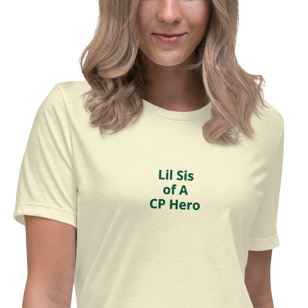 Lässiges T-Shirt für Damen von Lil Sis of A CP Hero