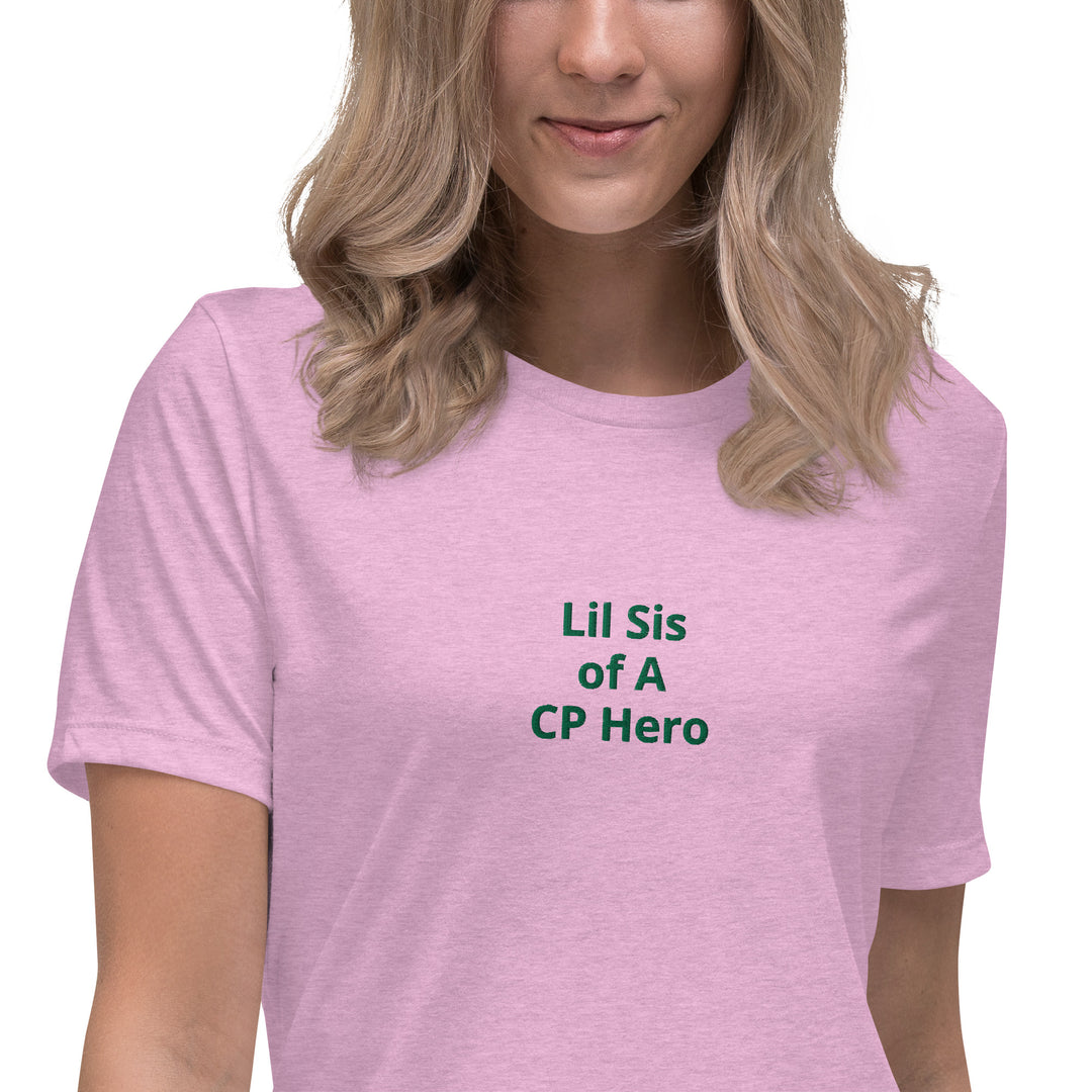 Lässiges T-Shirt für Damen von Lil Sis of A CP Hero