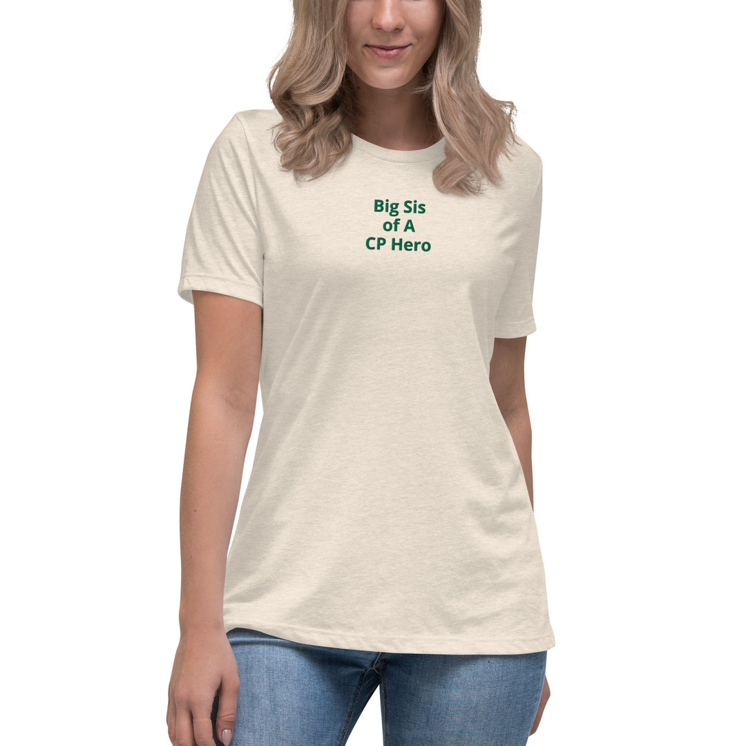 Entspanntes Damen-T-Shirt „Big Sis of A CP Hero“.