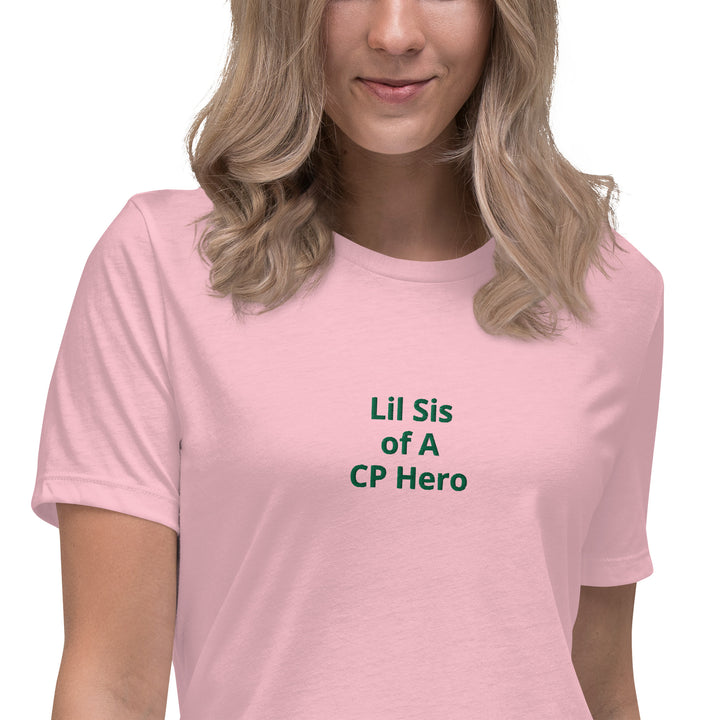 Lässiges T-Shirt für Damen von Lil Sis of A CP Hero